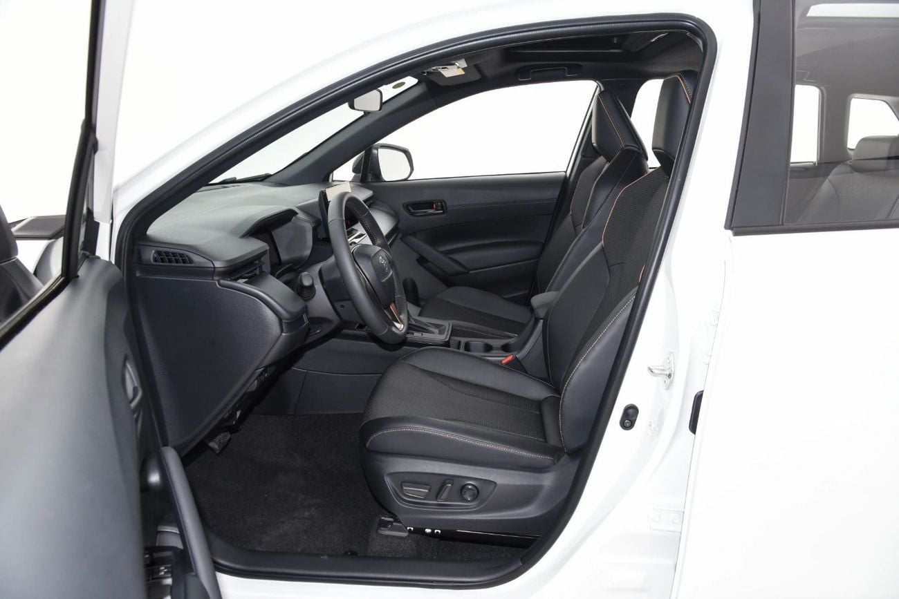 تويوتا كورولا كروس GLI Toyota Corolla Cross 2026 Elite white-black