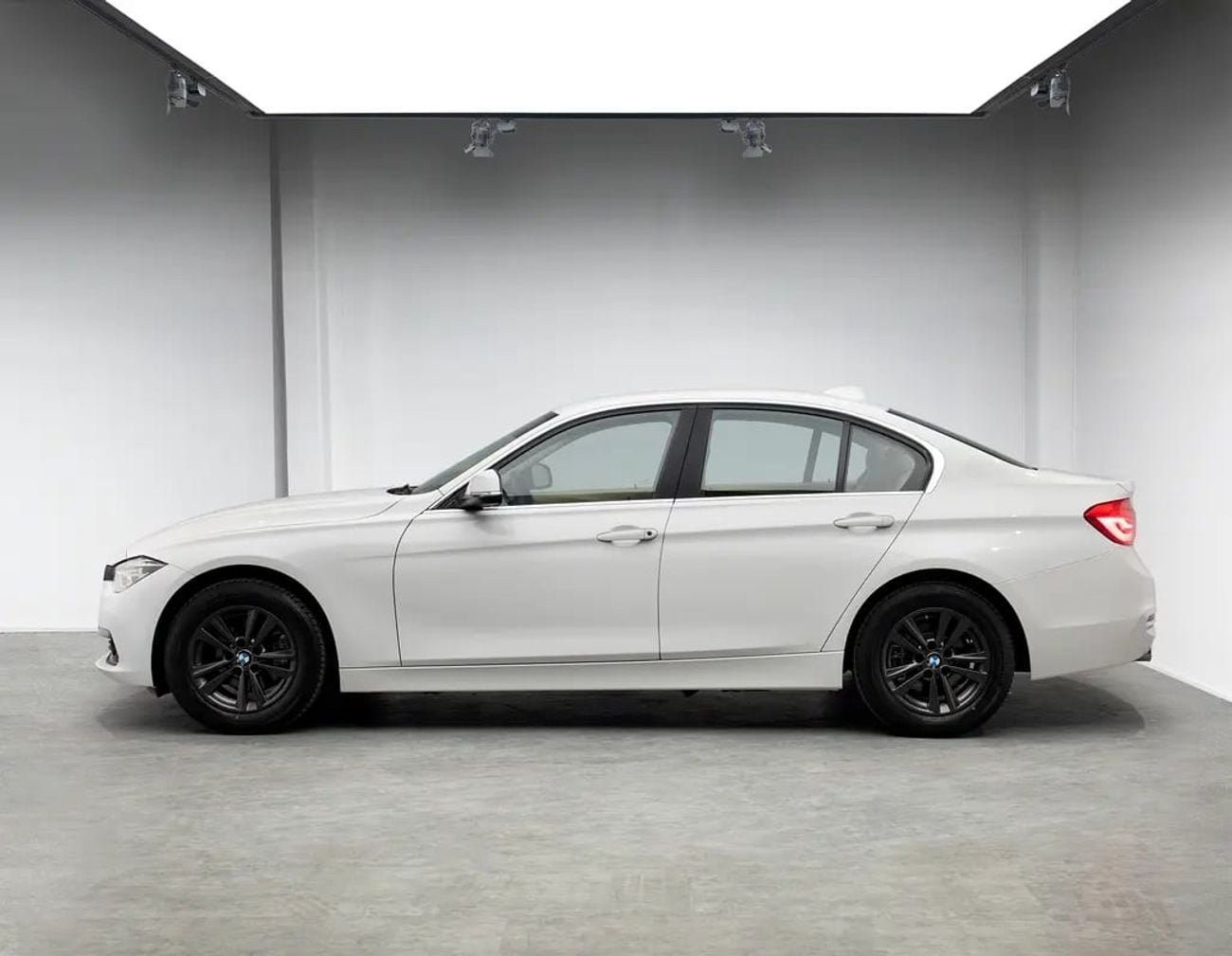 BMW 318i STANDARD 0% Down Payment Available • Full Service History • GCC