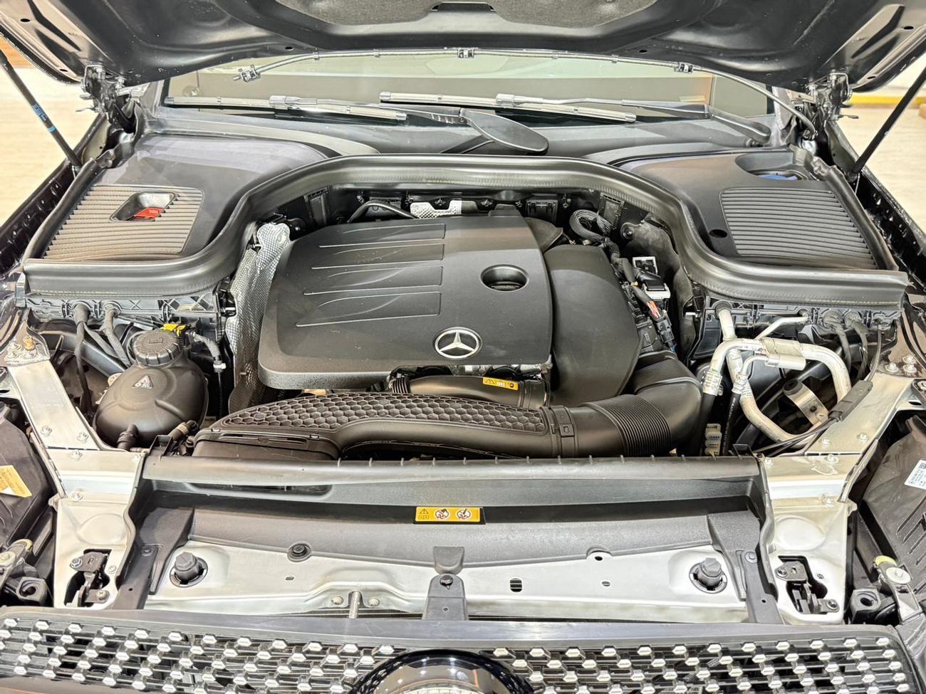 مرسيدس بنز GLC 300 STANDARD 4MATIC 2.0L