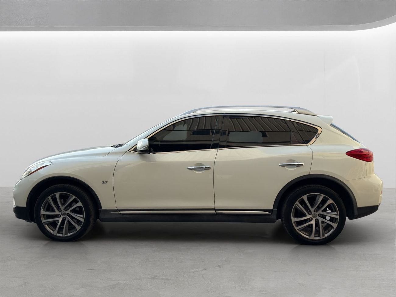 Infiniti QX50 PREMIUM 2018 Infiniti QX50 Premium | 3.7L V6 | GCC Specs | White / Brown