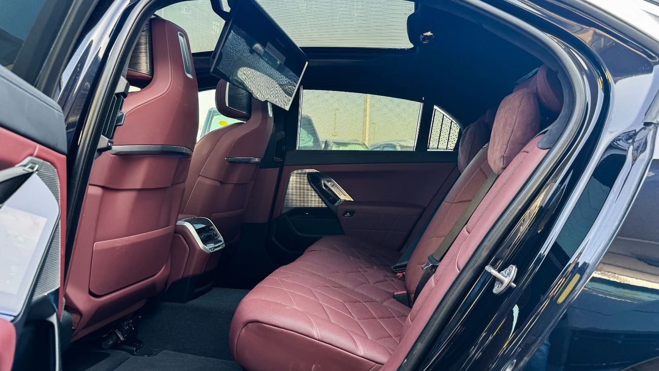 بي أم دبليو 740i إم سبورت 2023 GCC Agency Warranty Full Service History 3.0L Twin Turbo V6