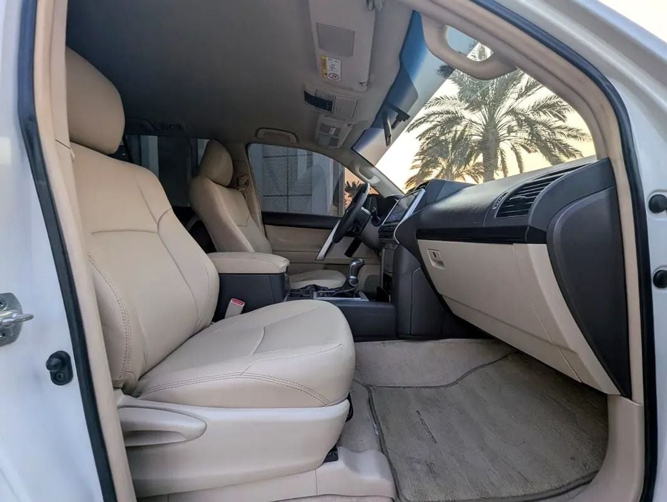تويوتا برادو EXR مواصفات خليجية، محرك V6 سعة 4.0 لتر، حالة داخلية وخارجية ممتازة