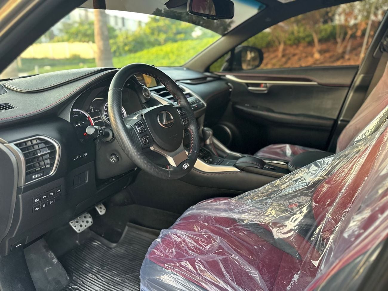 لكزس NX200t F SPORT بلاتينيوم