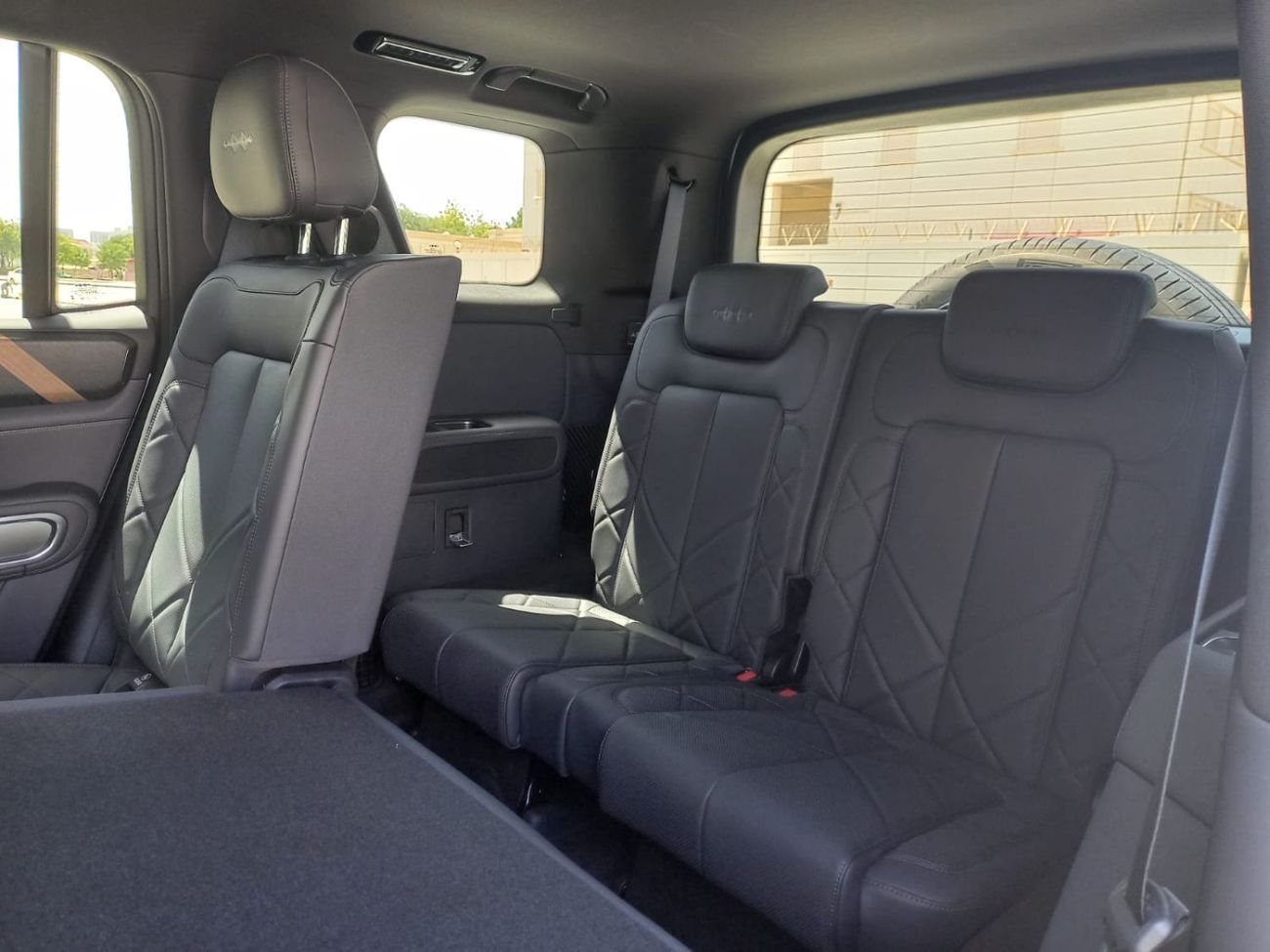 BYD Leopard 8 DELUX (7 Seats)