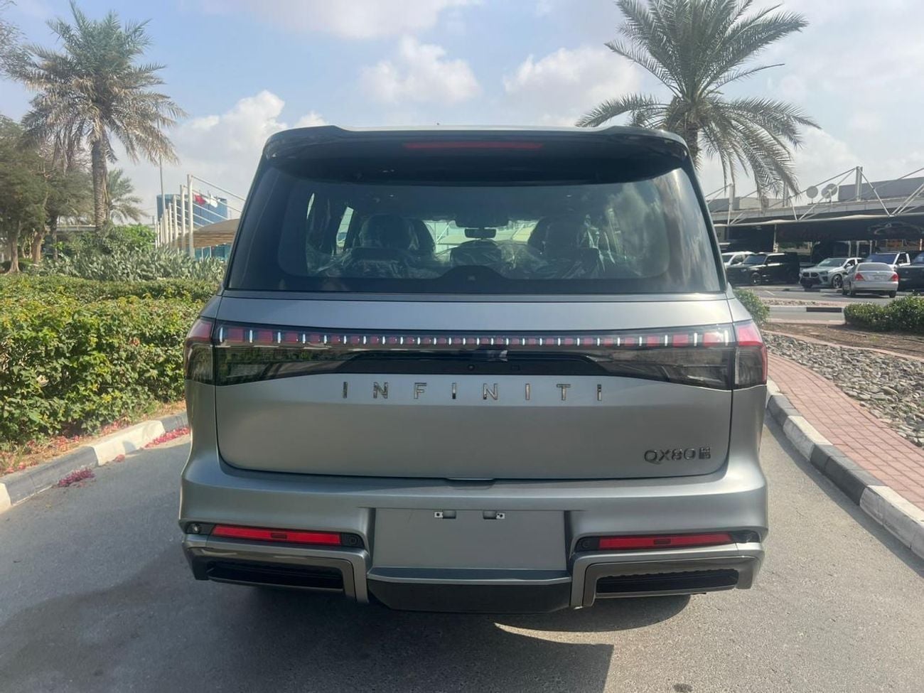 Infiniti QX80 AUTOGRAPH BENCH CHAIRS 3.5L