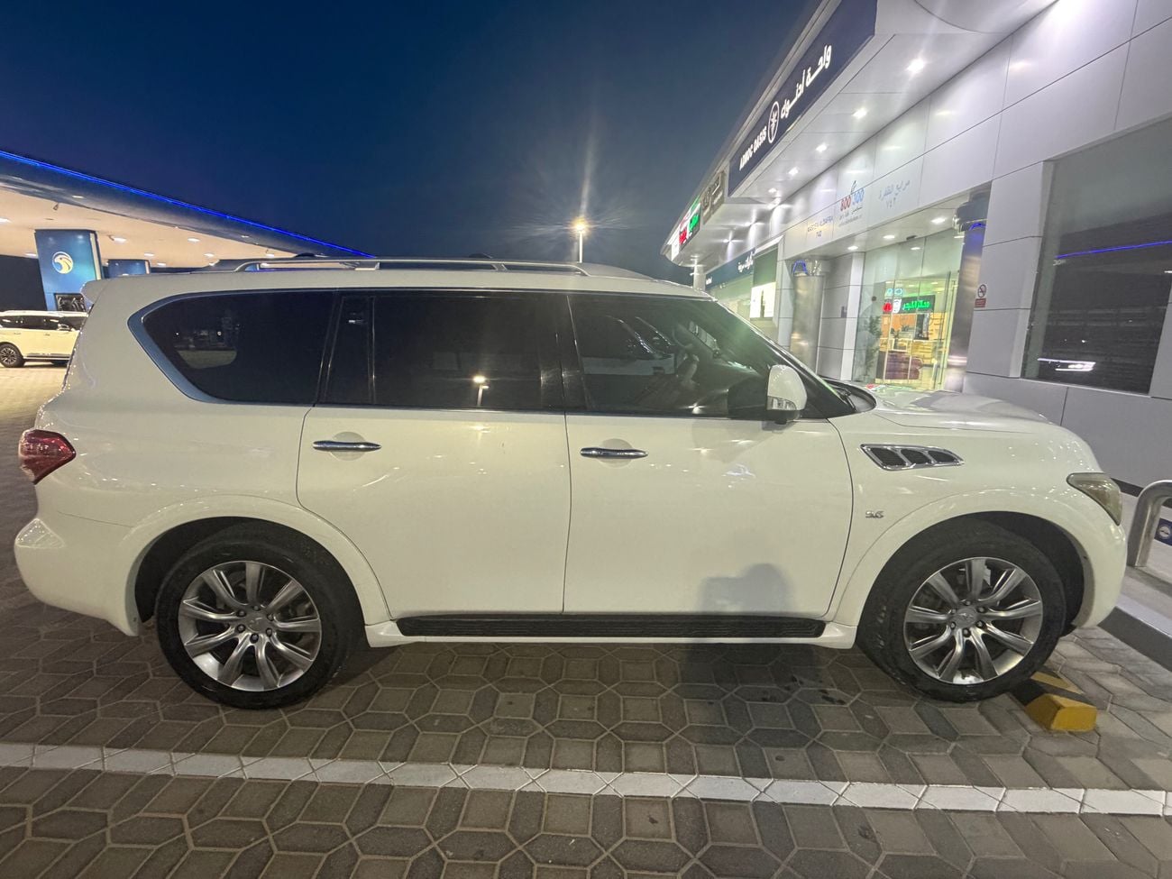 Infiniti QX80 LUXURY