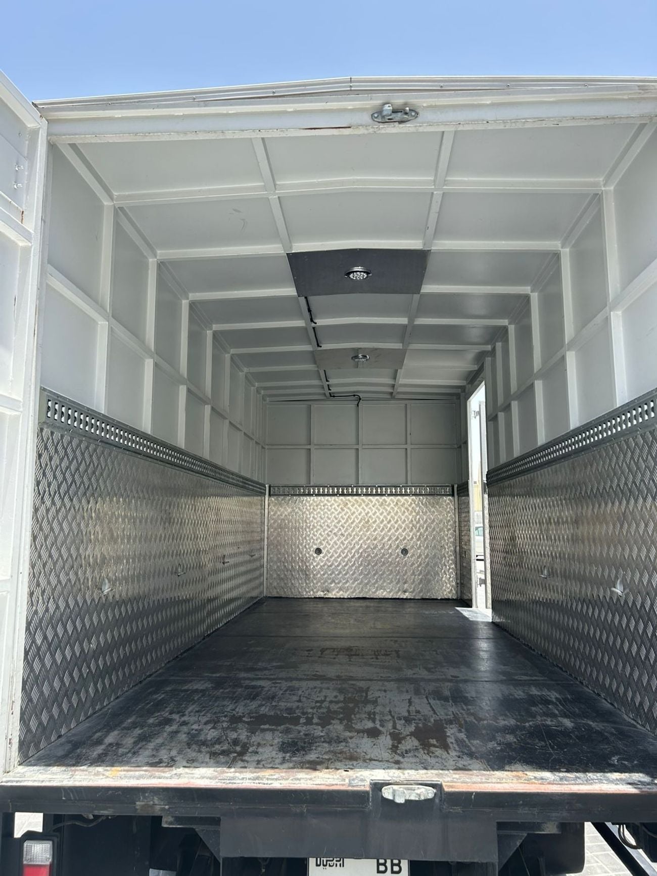 ميتسوبيشي كانتر فان STANDARD 2024 Mitsubishi Canter Box Truck | Long Chassis | GCC Spec | 47,000 km