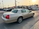 Lincoln Town Car SIGNATURE Accept a special price for a top-of-the-line model in excellent condition.
