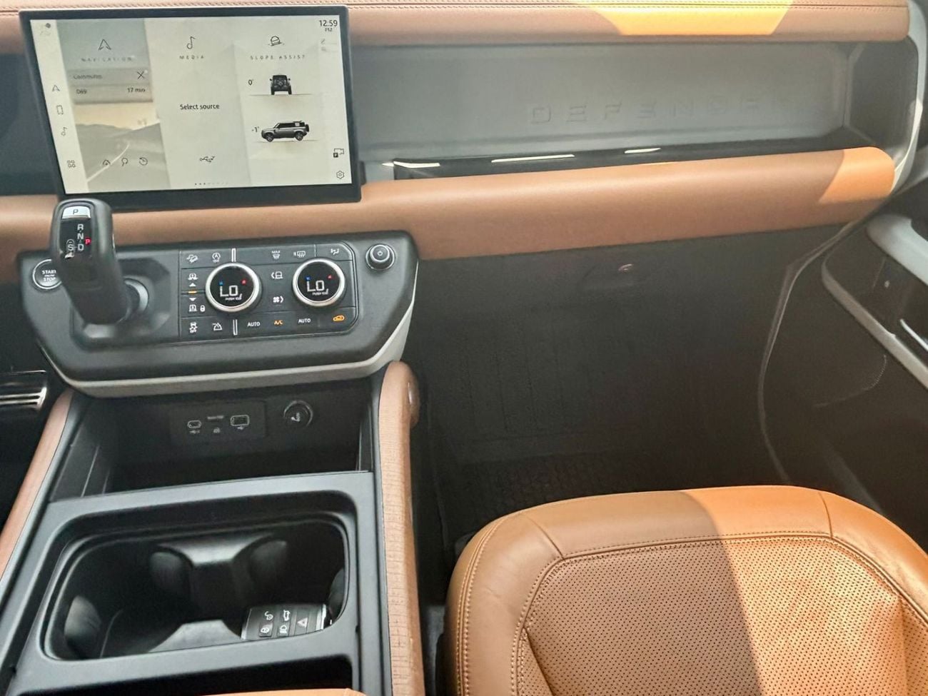 لاند روفر ديفندر 110 HSE P400