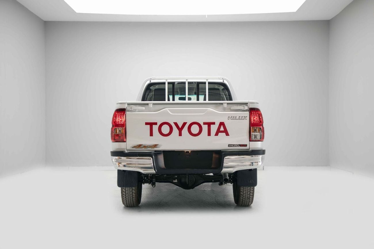 Toyota Hilux 4X4 2.4L - Platinum White Pearl Inside Black | Export Only