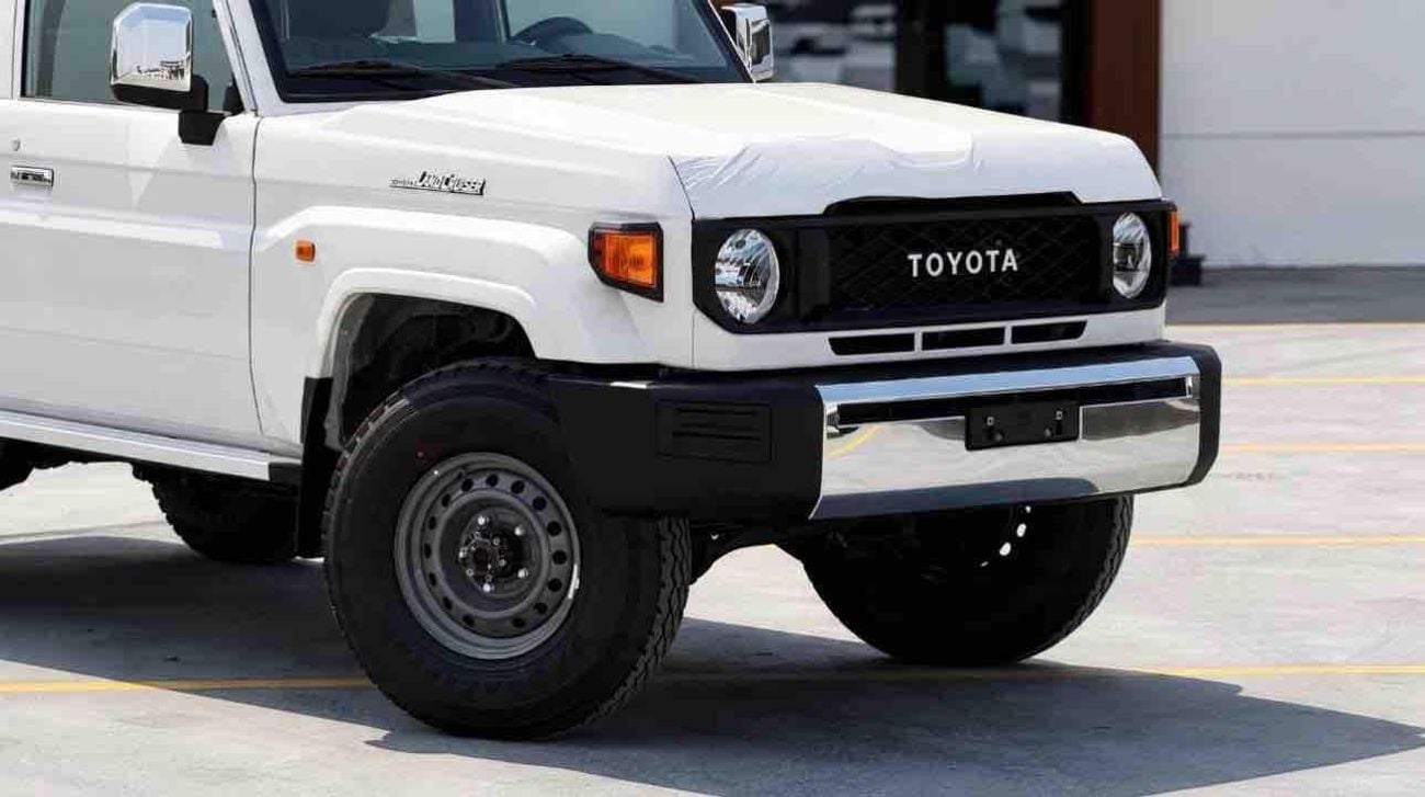 تويوتا لاند كروزر 70 LC76 LX قفل تفاضلي 2026 أبيض