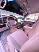 Toyota Land Cruiser لاند كروزر موديل GXR بحالة ممتازة GXR GCC Specs