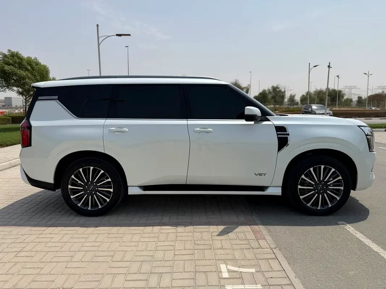 Nissan Patrol LE PLATINUM CITY 0% down payment - - LE Platinum city - Twin Turbo - GCC - Under Warranty - AWR