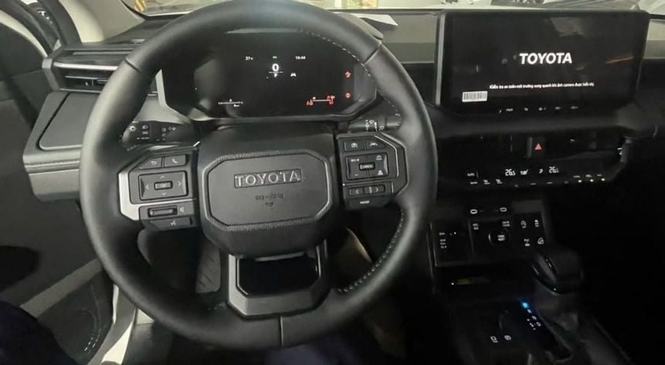 Toyota Hilux TRAIL HUNTER 2.8L DIESEL A/T FULL OPTION DOUBLE CABIN PICKUP