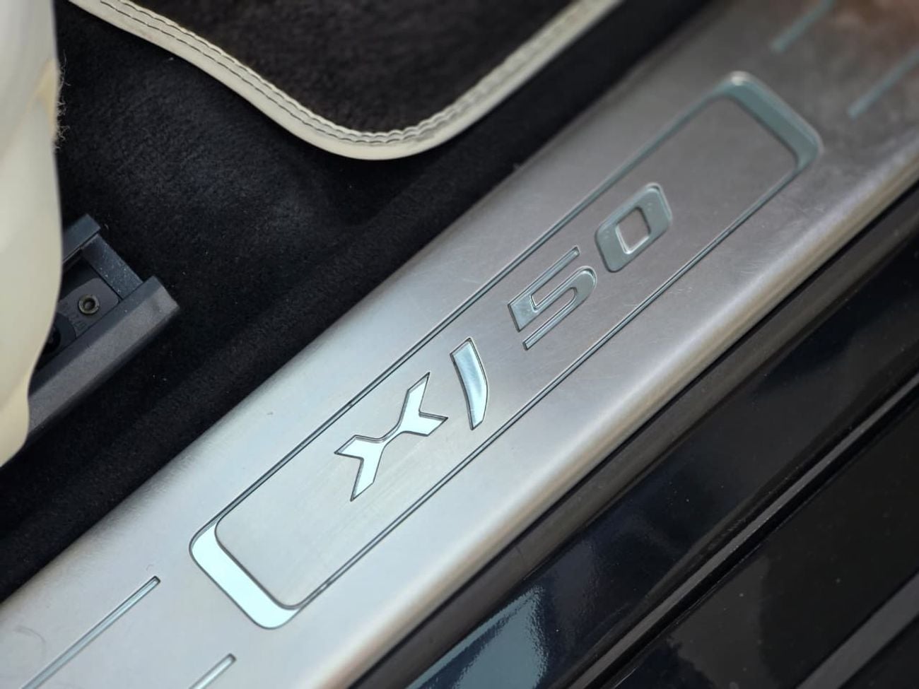 Jaguar XJ 50 - LWB Jaguar XJ 50 / 2019 V6 3.0L GCC Specs | Orginal paint | Accidrnt free | 2Keys | Perfect condition