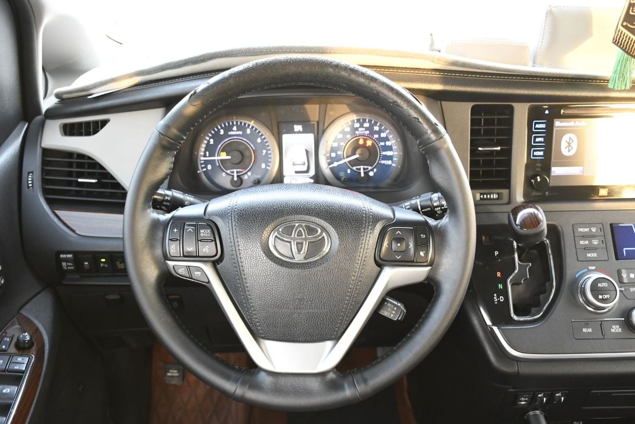 Toyota Sienna LIMITED 3.5L fully loaded for USE UAE AND EXPORT