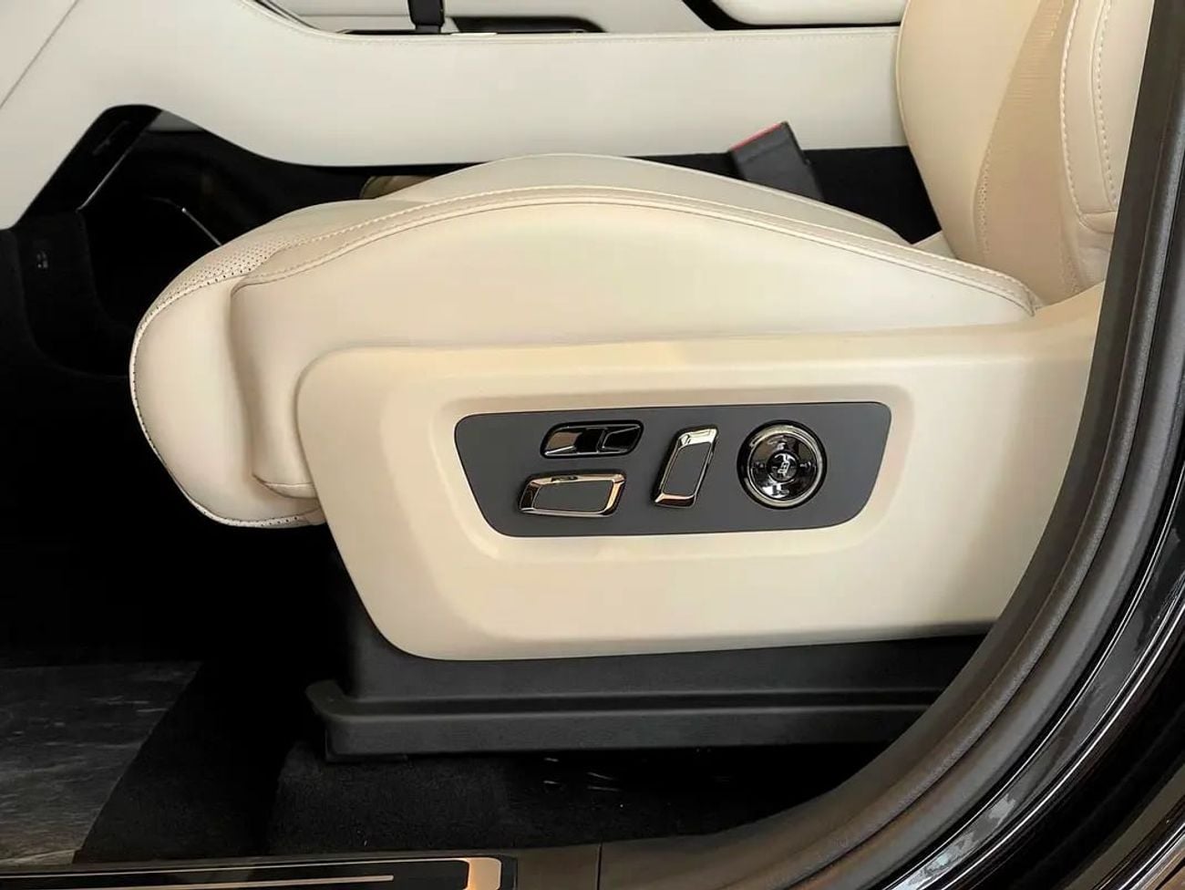 ROX 01 VIP / 6 SEATS / / KM / LONG RANGE / WARRANTY AND SERVICE CONTRACT 5 YEARS EVS