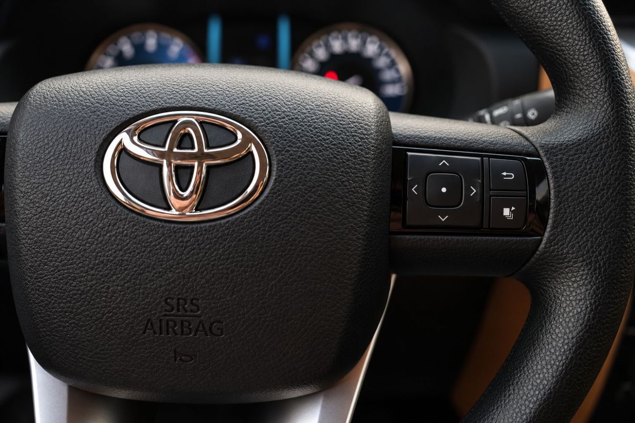 Toyota Fortuner SR5 2026 Toyota Fortuner SR5 2.7L 4WD 2026 Toyota Fortuner SR5 2.7L 4WD