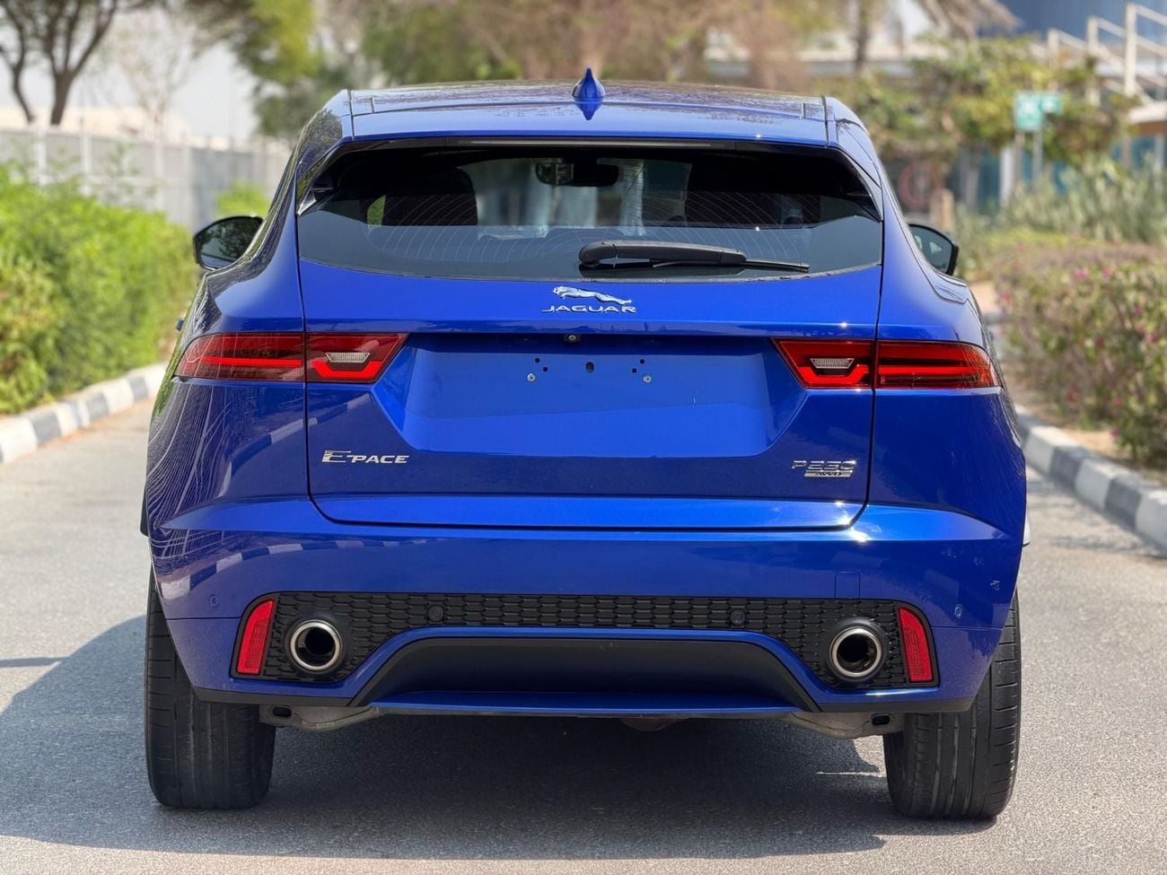 جاكوار E Pace R-DYNAMIC SE P250 جاكوار إي بيس 2018، خليجية، قطعت 90,000 كم، بدون حوادث، مفتاحان