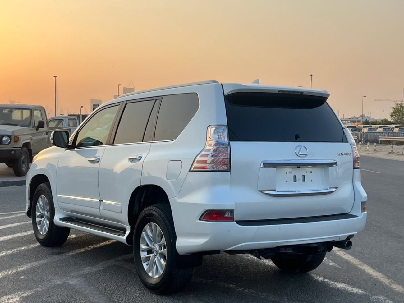 Lexus GX460 2018 Lexus GX460 Full Option 4.6L V8 - Sunroof - Rear Camera & Sensor - Leather Seat - AWD 4x4