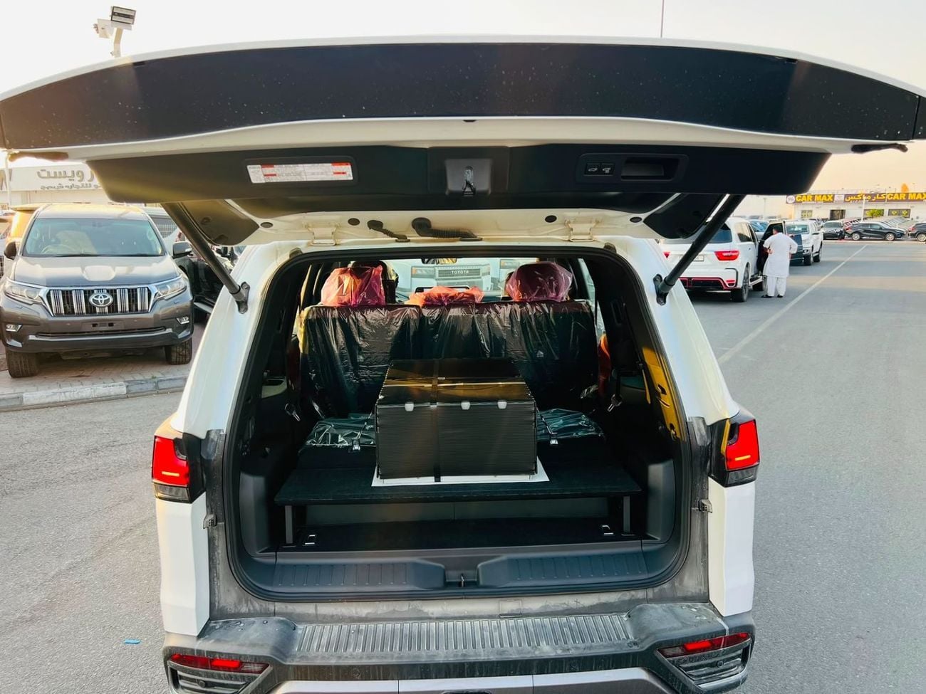 Lexus LX700h SIGNATURE WHITE INSIDE RED