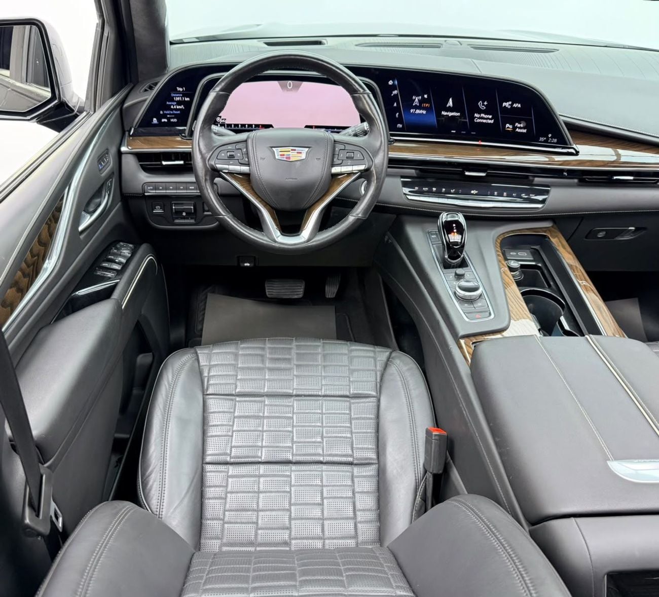 كاديلاك إسكالاد SPORT PLATINUM 2024 Cadillac Escalade Black Edition, 2028 Cadillac Warranty, Pilot Seats, GCC