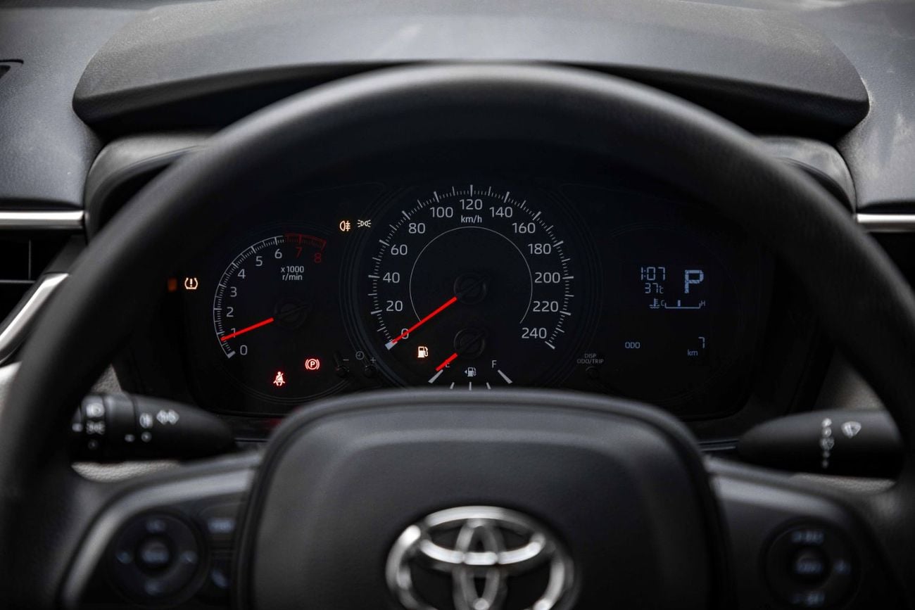 Toyota Corolla XLI E 1.6L - Super White Inside Formage | Export Only