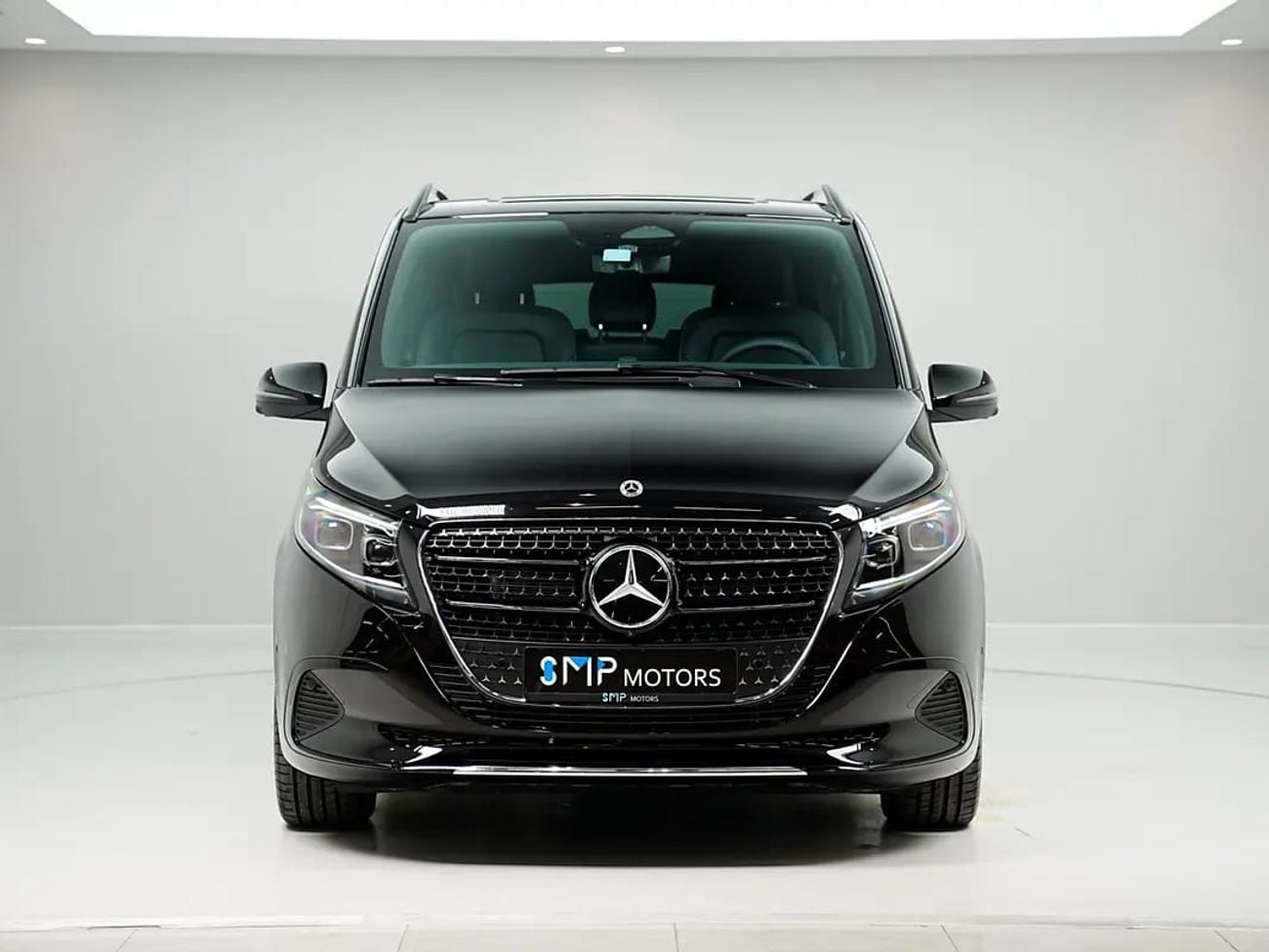 Mercedes Benz V300 AVANTGARDE Dealer WARRANTY | GCC specs | V300 AVANGARDE
