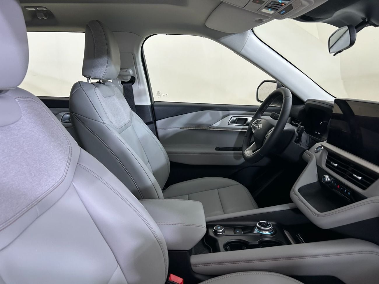 فورد إكسبلورر ACTIVE COMFORT PACKAGE معرض سيارات القوز EX-E3325/AL TAYER MOTORS/AL QOUZ