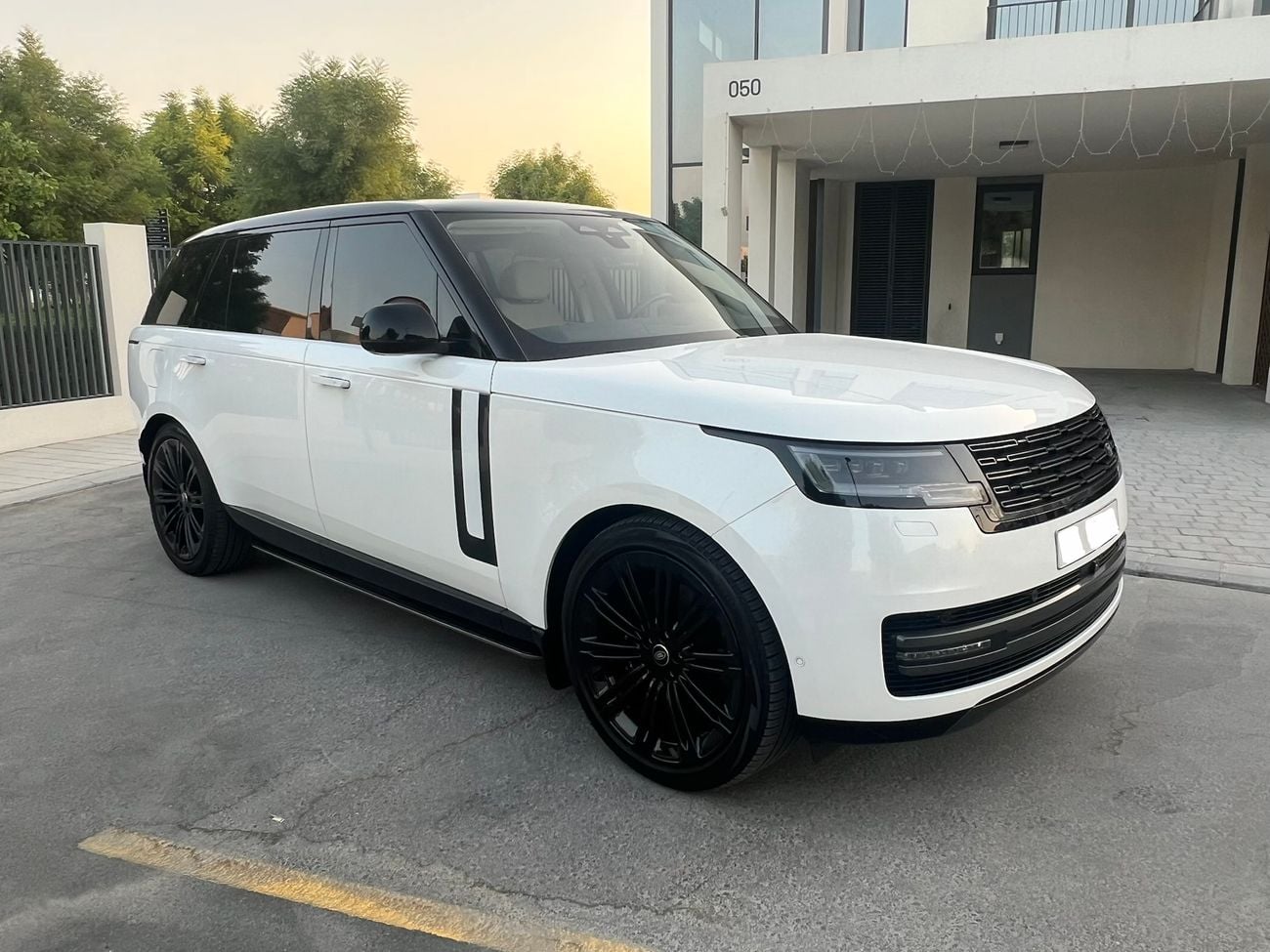 Land Rover Range Rover P400 SE LWB