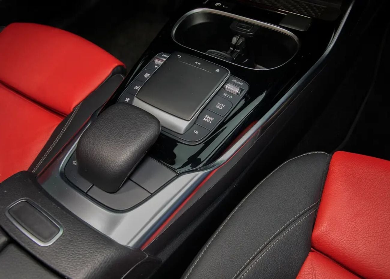 مرسيدس بنز A 35 AMG 4MATIC بريميوم 2.0L Turbo •AWD • Full Service History • GCC Spec