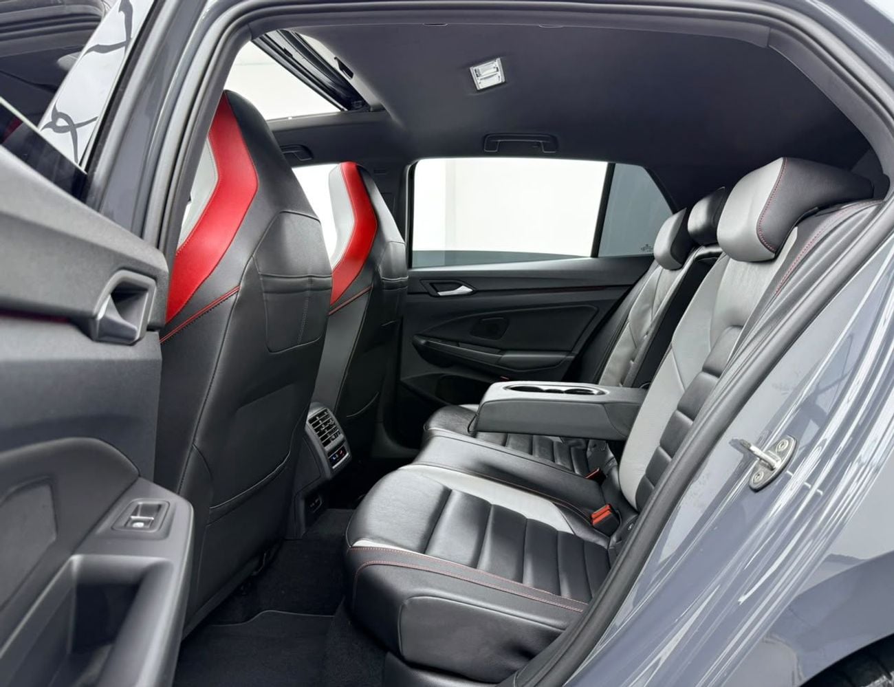 فولكس واجن جولف GTI P2 فولكس فاجن جولف GTI P2 موديل 2022، ضمان، سجل صيانة كامل لدى فولكس فاجن، كاملة المواصفات، خليجية