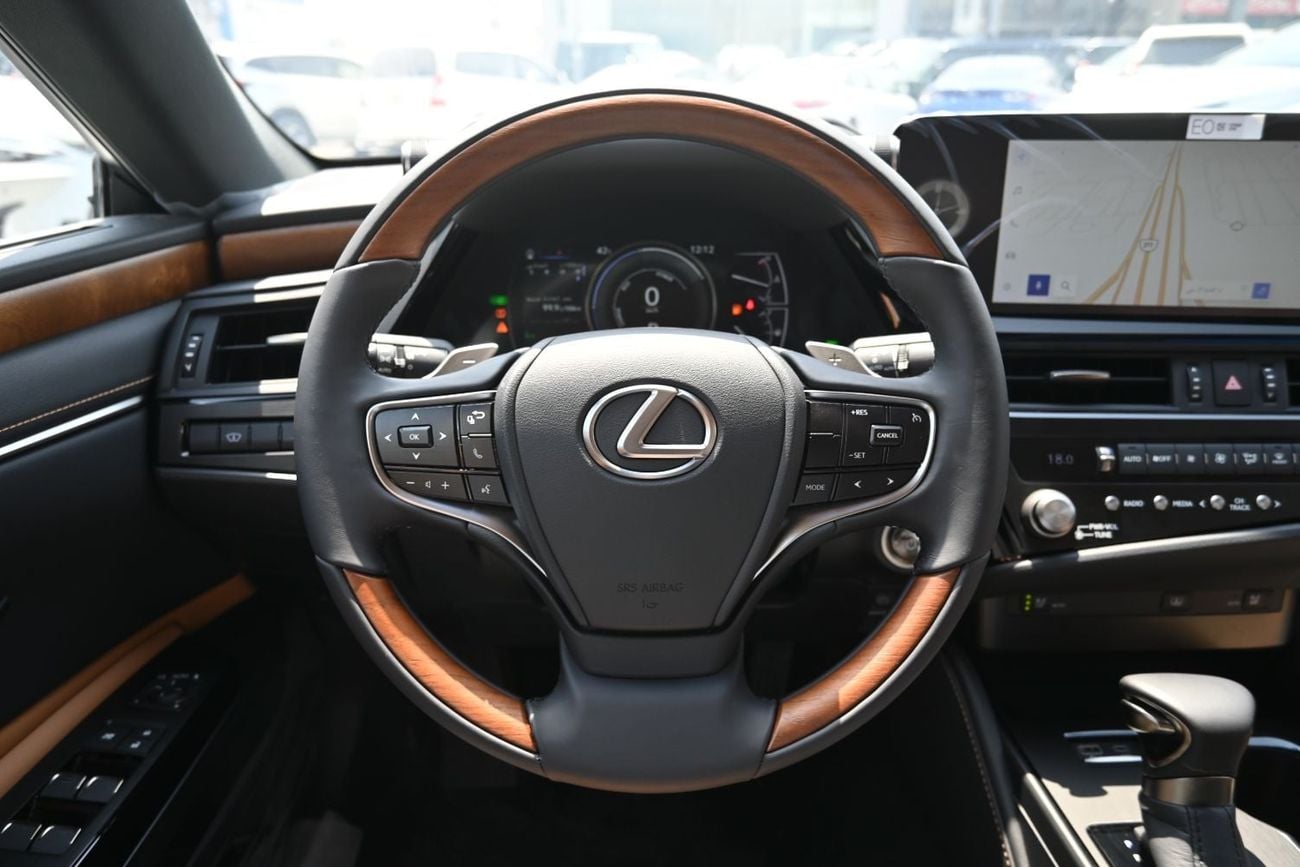 Lexus ES300h PLATINUM 2025 Lexus ES300H 2.5L Hybrid, Color White