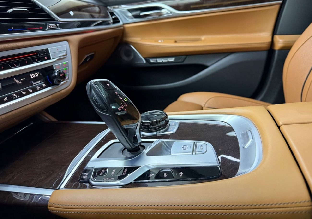 BMW 750Li XDRIVE LUXURY EXECUTIVE GCC .. FSH .. Perfect Condition .. Top Range .. Low Milegea