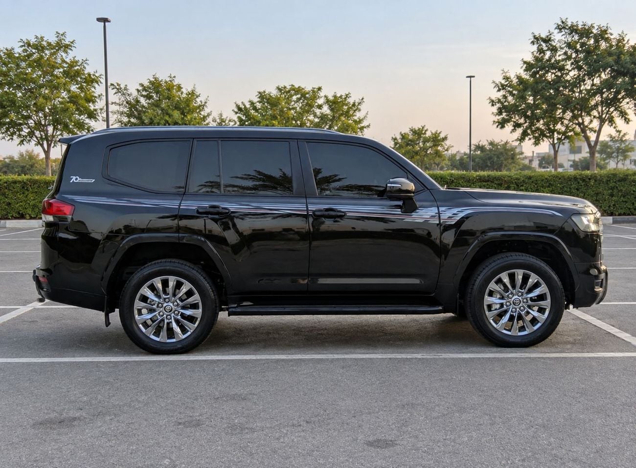 Toyota Land Cruiser VXR 2022MODEL 3.3L twin turbo v6 Diesel engine Colour Black Transmission Automatic Interior Black push s