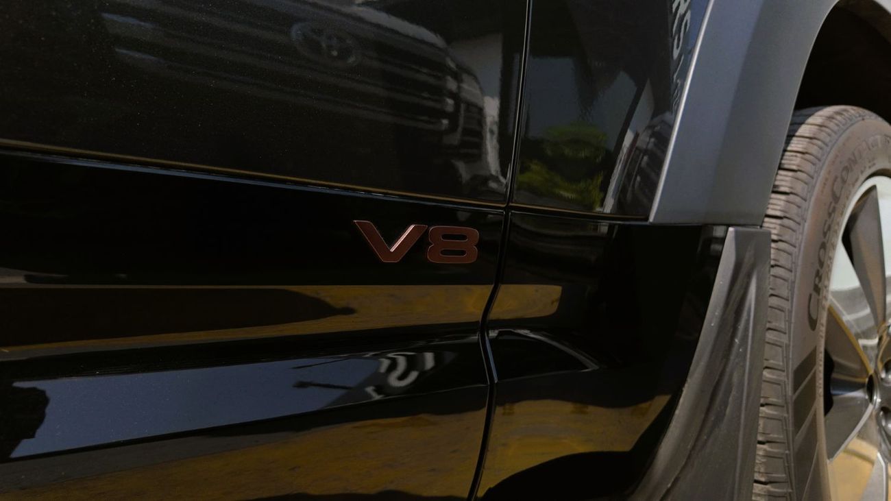 لاند روفر ديفندر 110 ULTIMATE EDITION P525 | ٢٠٢٦ | رمادي كارباتي | مقصورة داخلية بلون بني فاتح | محرك V8