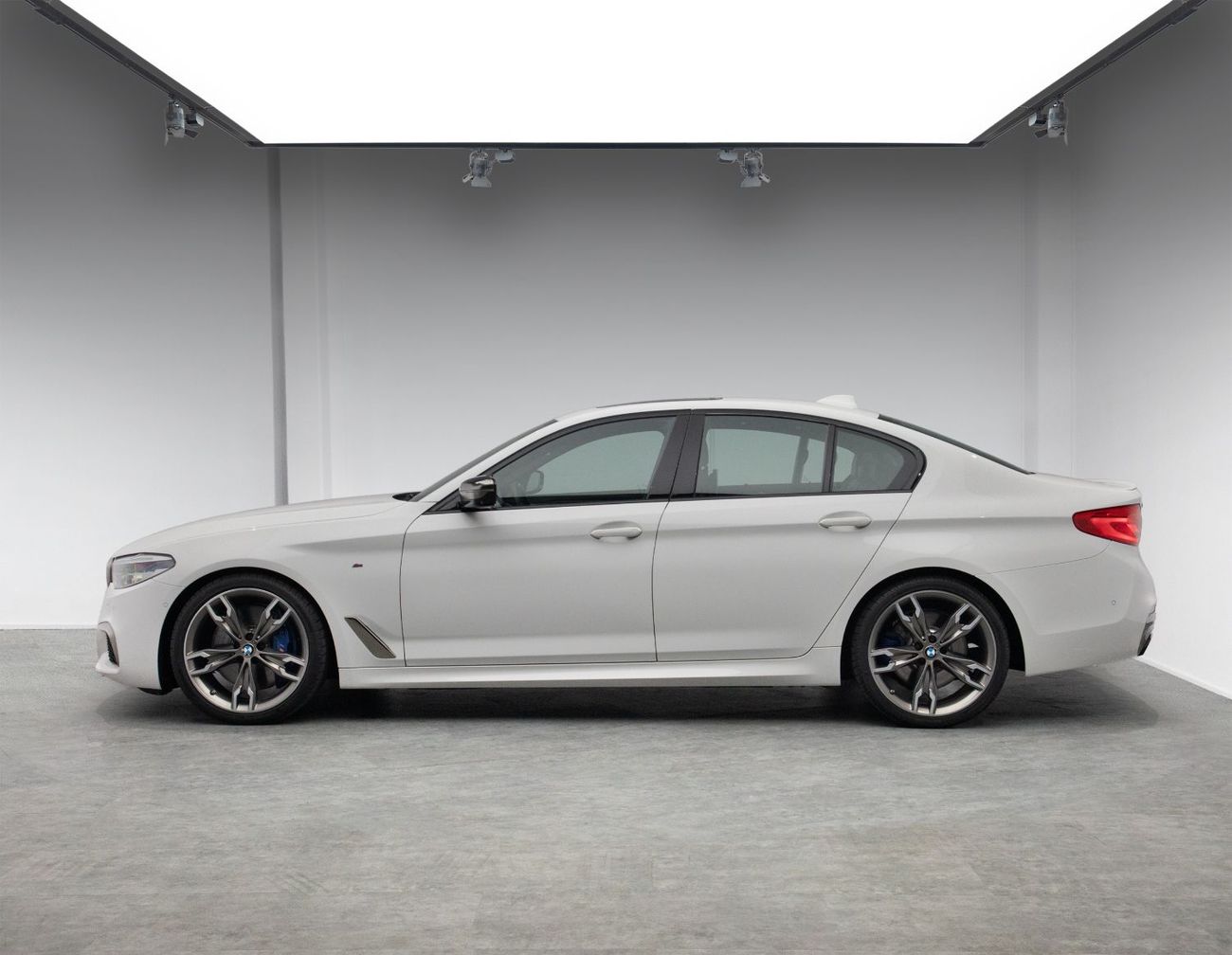 BMW M550i STANDARD