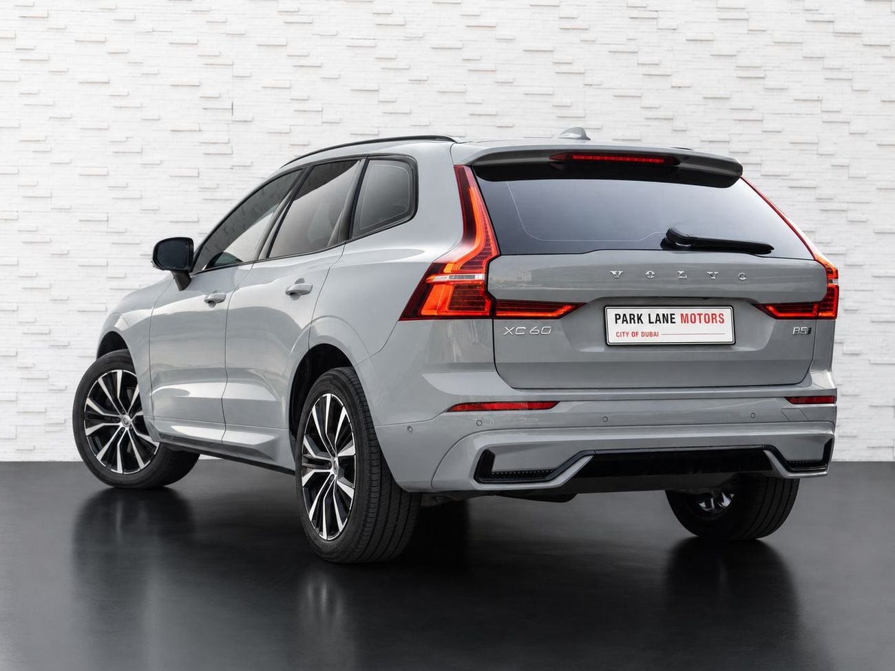 Volvo XC60 ULTIMATE DARK LE Volvo XC60 B5 2024 GCC specs