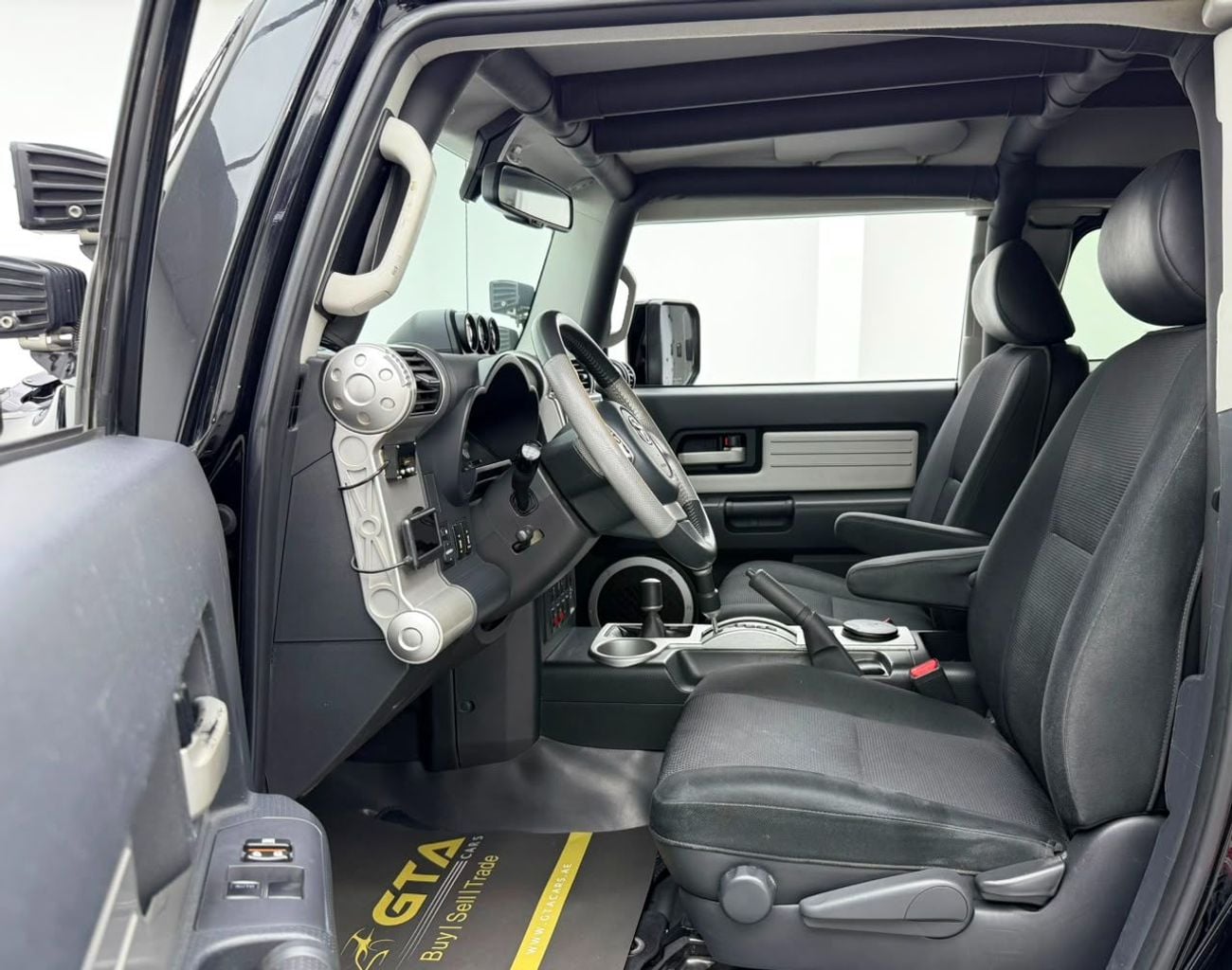 Toyota FJ Cruiser VXR 2014 Toyota FJ Cruiser VXR, Full Toyota Service History, GCC Specs