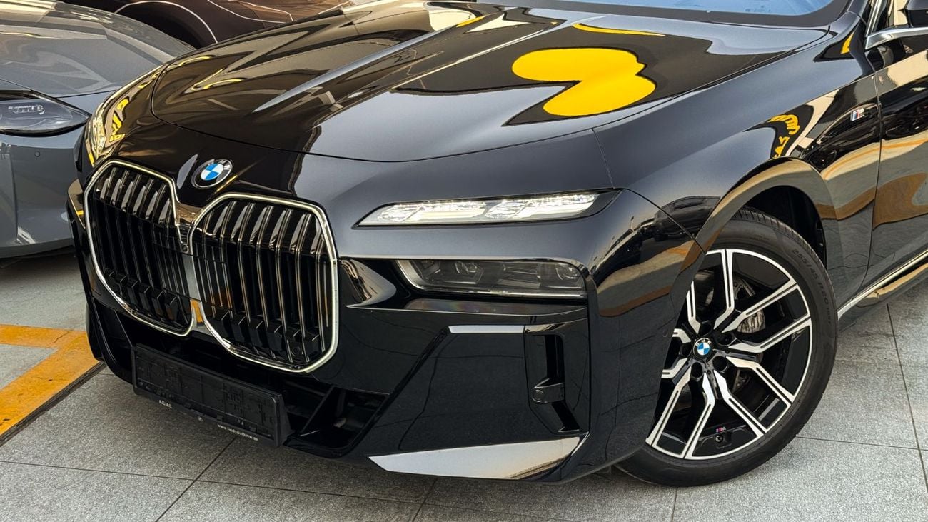 بي أم دبليو 740i إم سبورت 2023 GCC Agency Warranty Full Service History 3.0L Twin Turbo V6