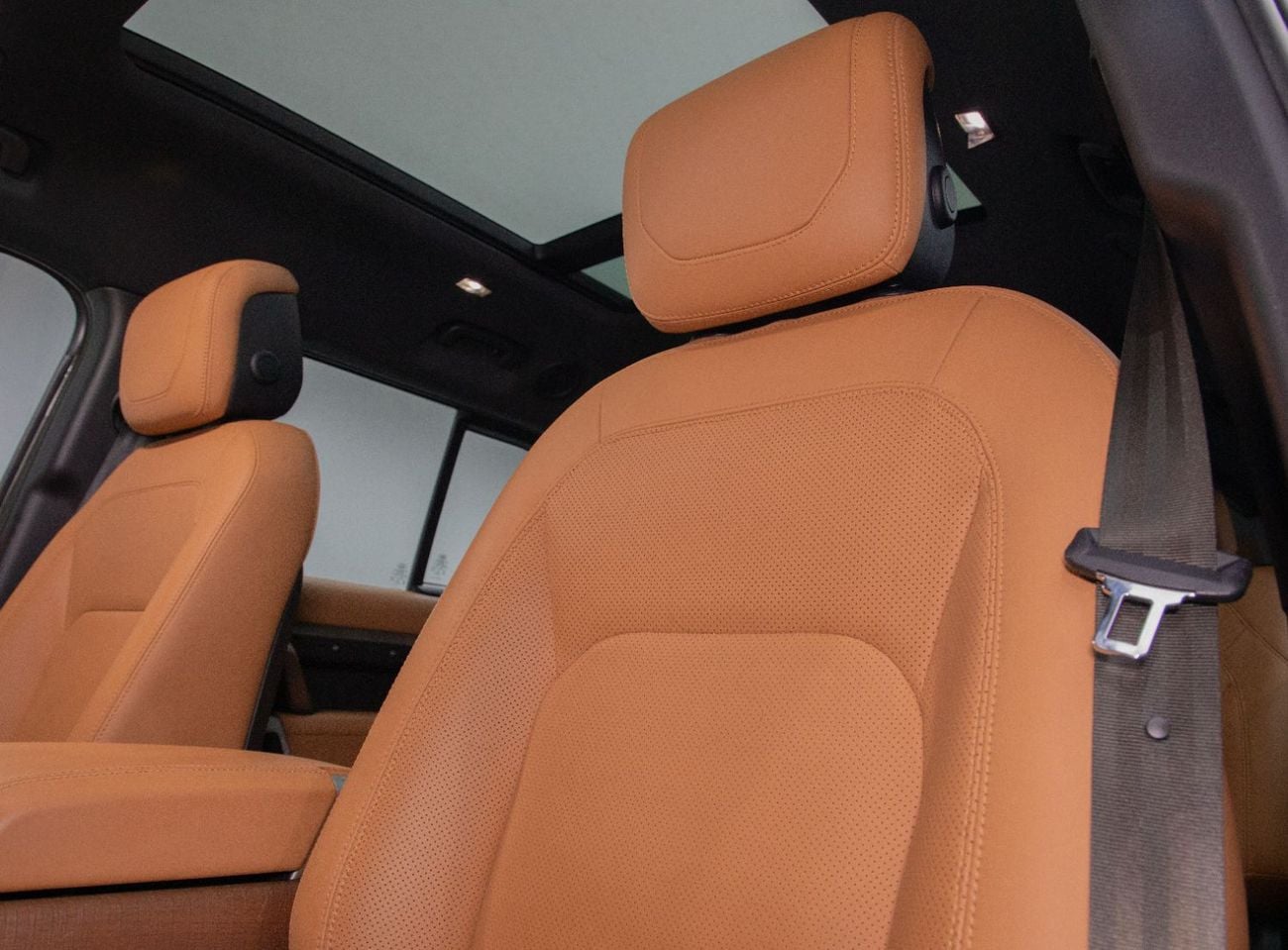 لاند روفر ديفندر 130 SE P400