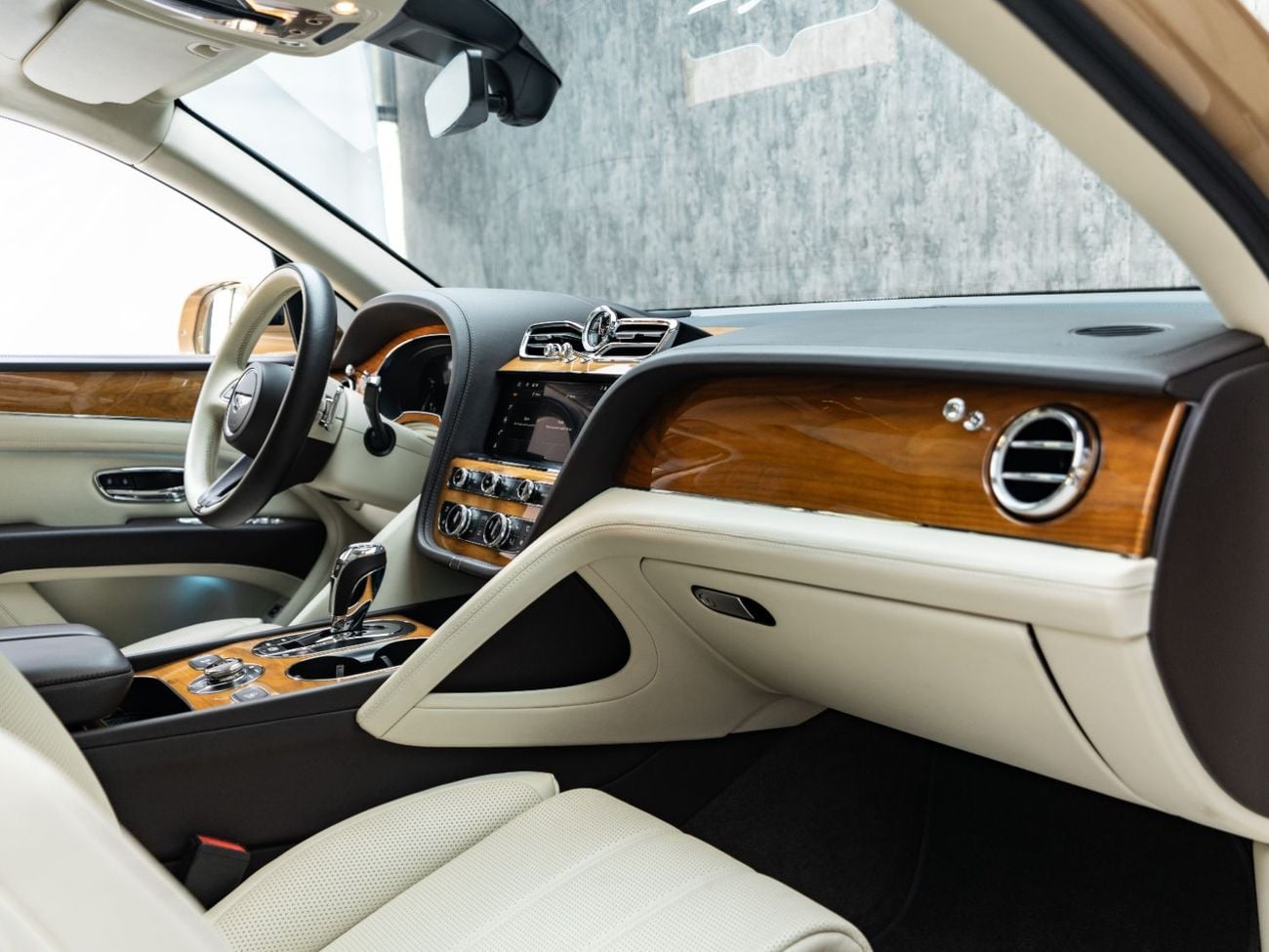 Bentley Bentayga STANDARD BUY NOW, PAY 2027 | THE BLACKLINE STANDARD | 2022 Bentley Bentayga, 4.0TC V8, 4WD, 542bhp, 8 Speed A