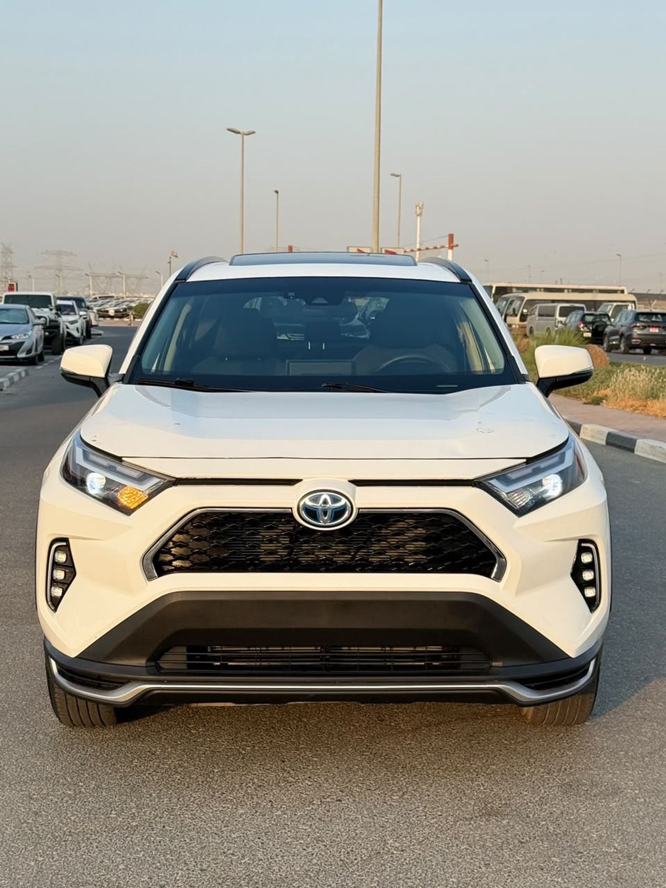 Toyota RAV4 XLE HEV Hybrid XLE Full option