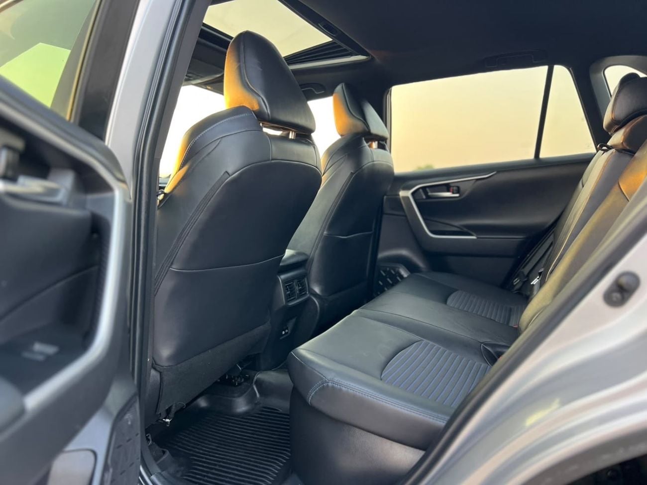 Toyota RAV4 2023 Toyota Rav4 Hybrid XSE Full Option 2.5L V4 - Sunrof - Leather Seat - AWD 4x4 - Rear Camera & Se