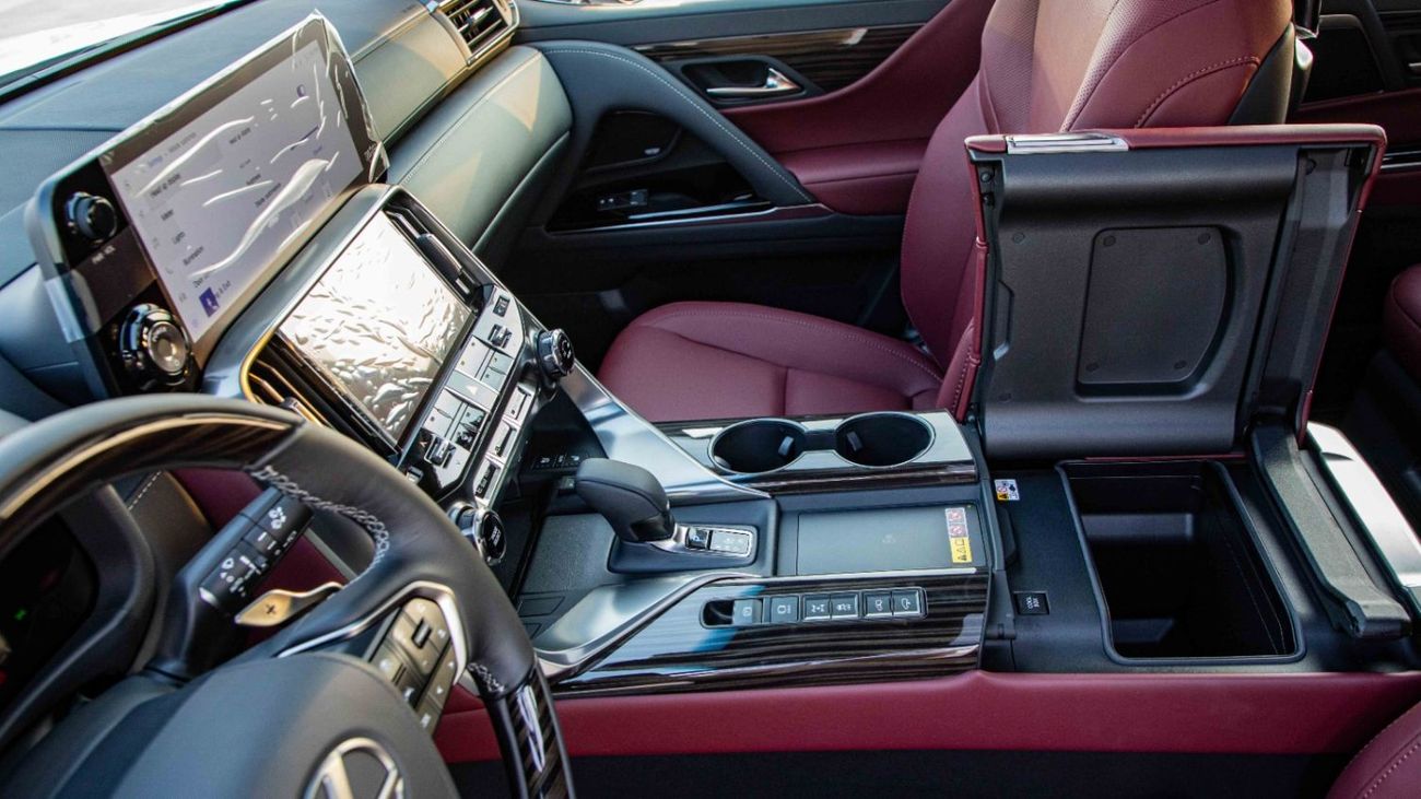 Lexus LX700h SIGNATURE 3.5L TWIN TURBO | AUTO PARK | 3 YEARS WARRANTY | 2026 | FOR LOCAL REGISTRATION + 10% |
