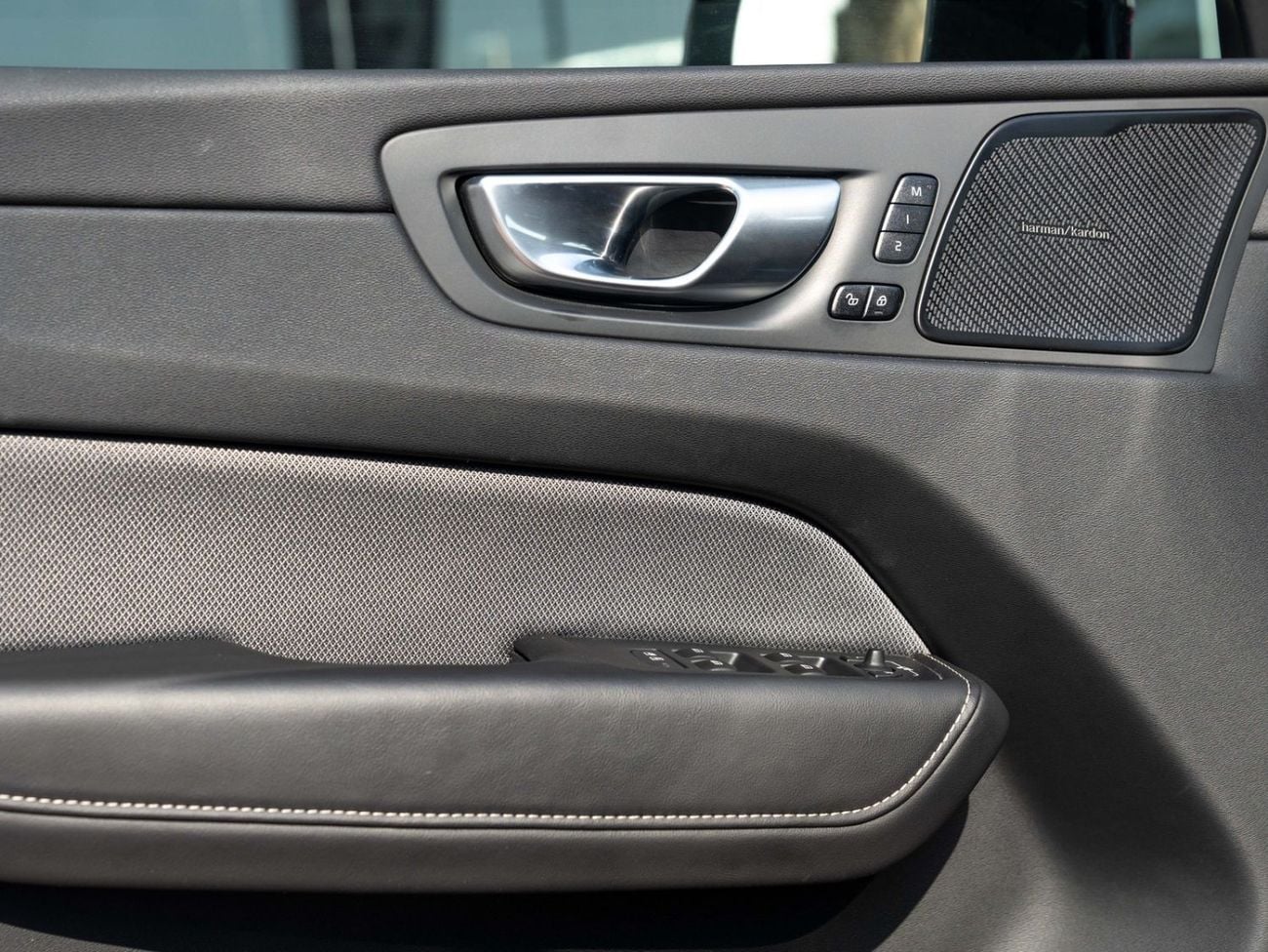 Volvo XC60 ULTIMATE DARK Volvo XC60 B5 2024 GCC specs