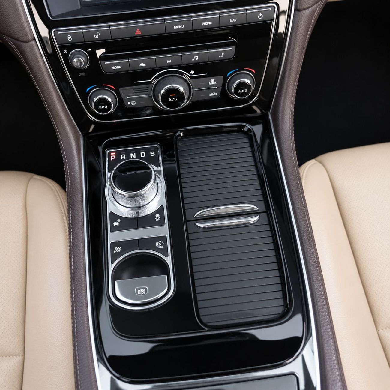 Jaguar XJ LUXURY