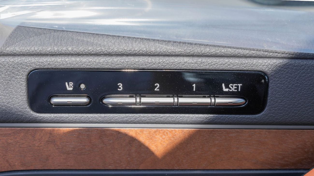 لكزس LX 600 VIP لكزس LX600 KURO موديل 2026، محرك بنزين سعة 3.5 لتر، ناقل حركة أوتوماتيكي (إصدار أسود)