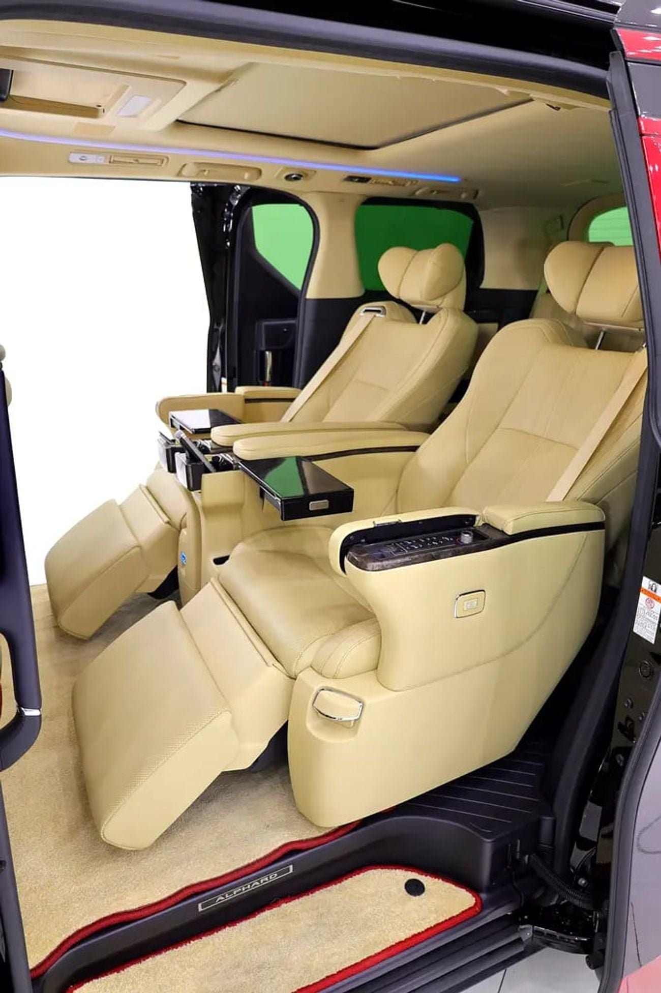 تويوتا ألفارد Executive VIP Lounge V6 - 296 HP - FULLY LOADED - LIKE CONDITION