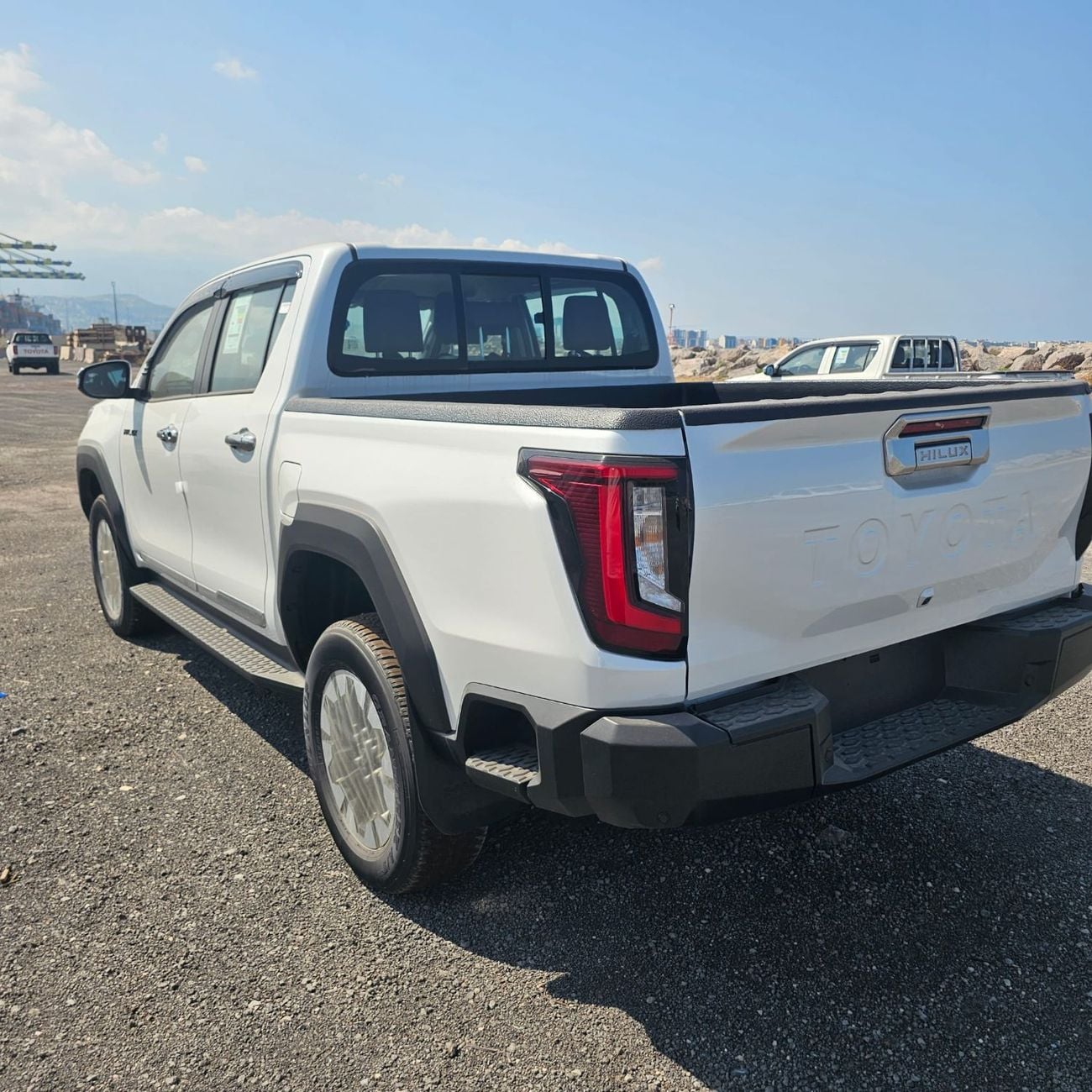 Toyota Hilux MID OPTION